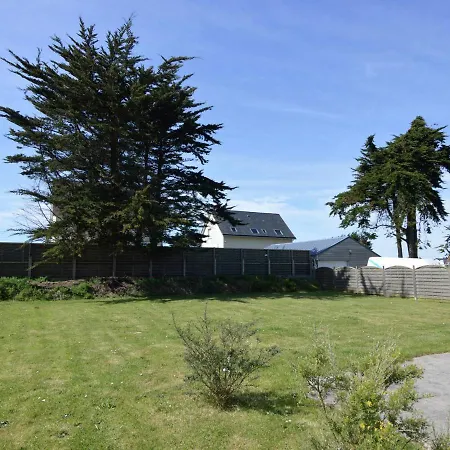 Seafront With Garden In *