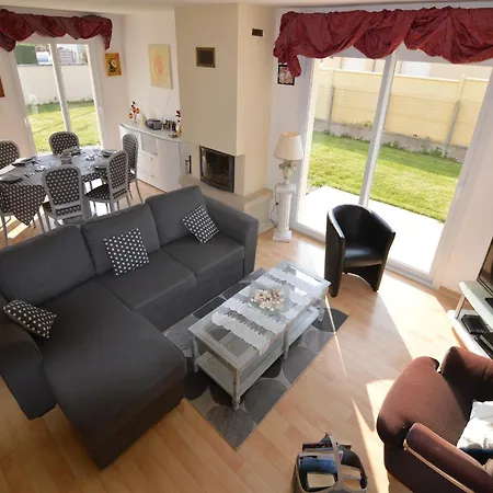 Coastal Escape With Garden *