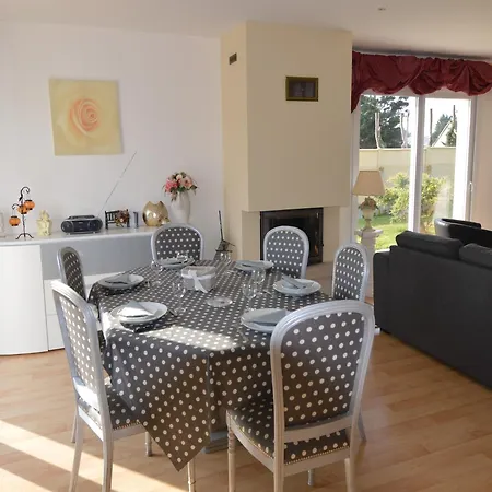 Coastal Escape With Garden * Denneville