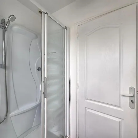 Coastal Escape With Garden Feriehus