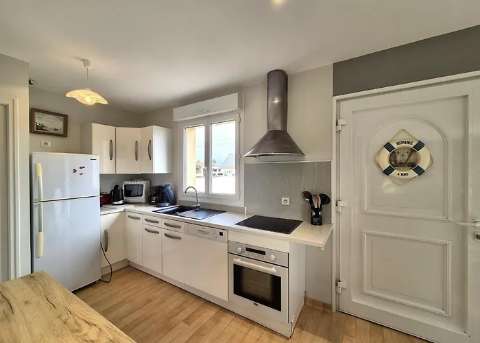 別荘 Coastal Escape With Garden *