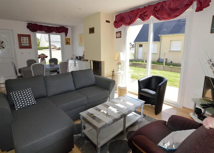 Coastal Escape With Garden *