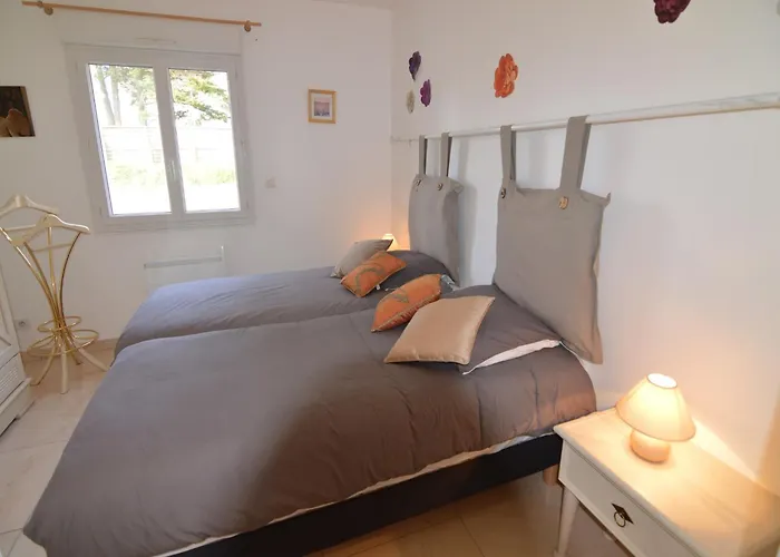 Coastal Escape With Garden *